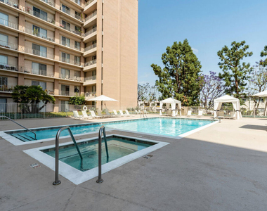 100 S Doheny Drive - Photo Thumbnail 15