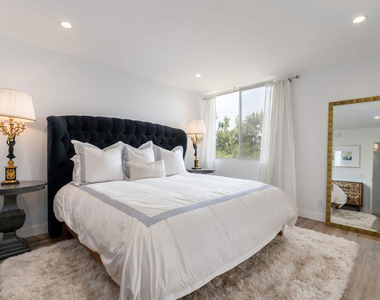 100 S Doheny Drive - Photo Thumbnail 3