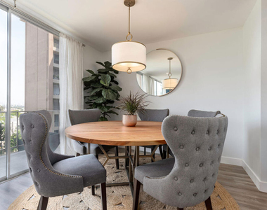 100 S Doheny Drive - Photo Thumbnail 7