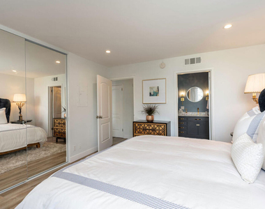 100 S Doheny Drive - Photo Thumbnail 4