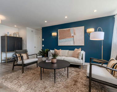 100 S Doheny Drive - Photo Thumbnail 2