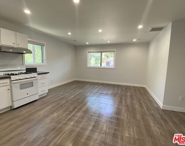 6204 Mayfield Avenue - Photo Thumbnail 5