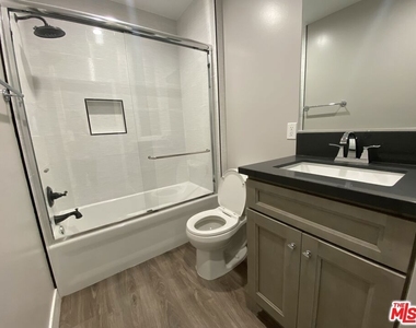 6204 Mayfield Avenue - Photo Thumbnail 14