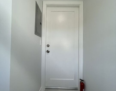 6204 Mayfield Avenue - Photo Thumbnail 3