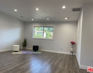 6204 Mayfield Avenue - Photo Thumbnail 6
