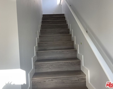 6204 Mayfield Avenue - Photo Thumbnail 2