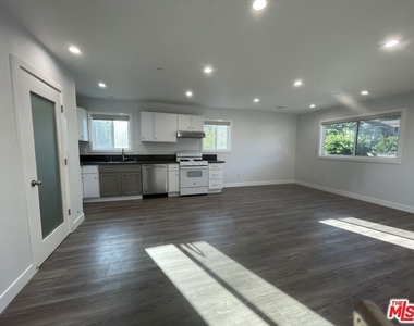 6204 Mayfield Avenue - Photo Thumbnail 4