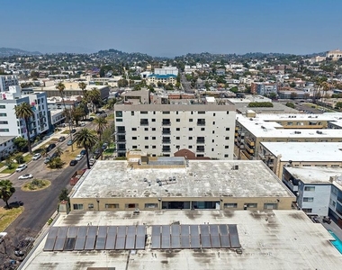 154 S Occidental Boulevard - Photo Thumbnail 7
