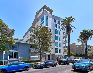 154 S Occidental Boulevard - Photo Thumbnail 16