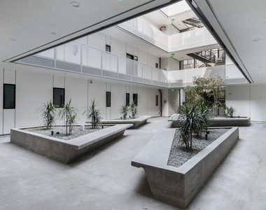 829 Larrabee Street - Photo Thumbnail 18