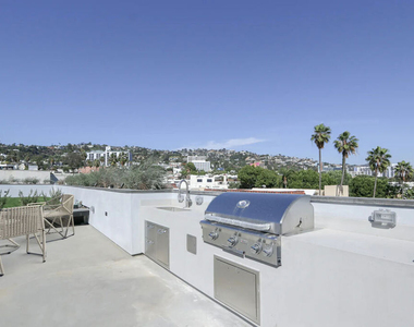 829 Larrabee Street - Photo Thumbnail 11