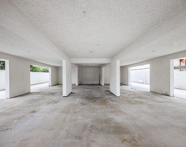 948 E 21st Street - Photo Thumbnail 3
