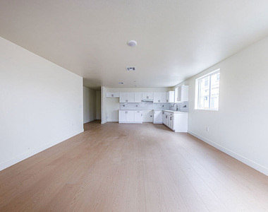 948 E 21st Street - Photo Thumbnail 6