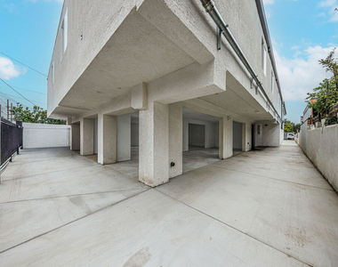 948 E 21st Street - Photo Thumbnail 4