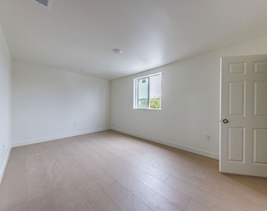 948 E 21st Street - Photo Thumbnail 10
