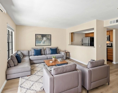 14996 Avenida Venusto - Photo Thumbnail 4