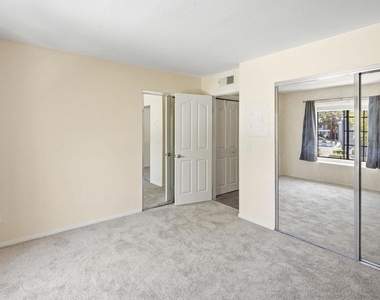 14996 Avenida Venusto - Photo Thumbnail 20