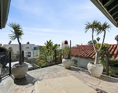 647 Loring St - Photo Thumbnail 18