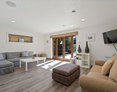 647 Loring St - Photo Thumbnail 13