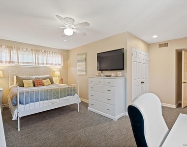 647 Loring St - Photo Thumbnail 27