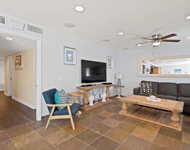 647 Loring St - Photo Thumbnail 11