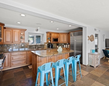 647 Loring St - Photo Thumbnail 8