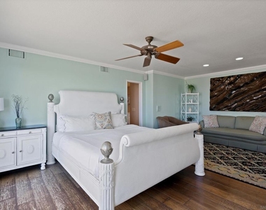 647 Loring St - Photo Thumbnail 17