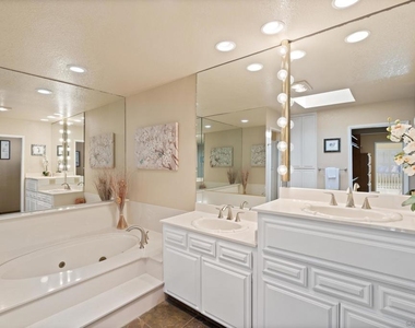 647 Loring St - Photo Thumbnail 21
