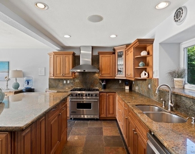 647 Loring St - Photo Thumbnail 2