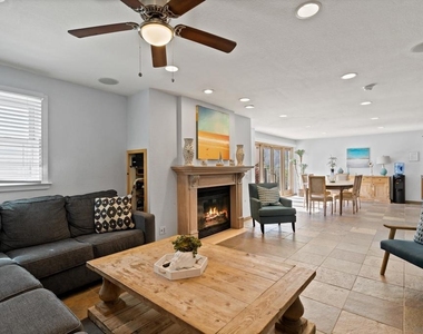 647 Loring St - Photo Thumbnail 9