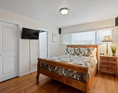 645 Loring - Photo Thumbnail 13