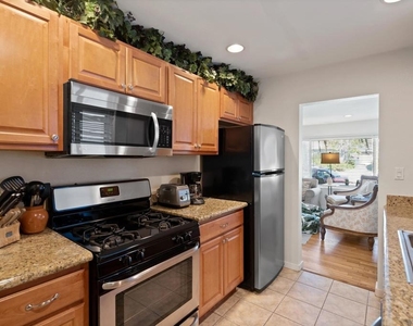 645 Loring - Photo Thumbnail 6