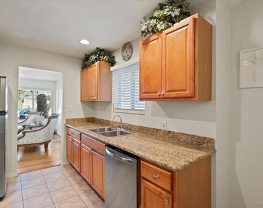 645 Loring - Photo Thumbnail 7