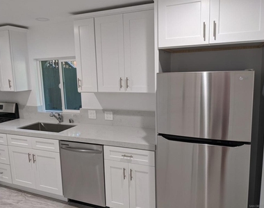 4163 Marian St - Photo Thumbnail 2
