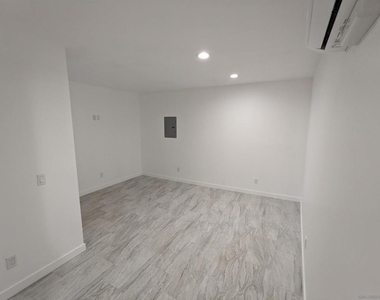 4163 Marian St - Photo Thumbnail 10