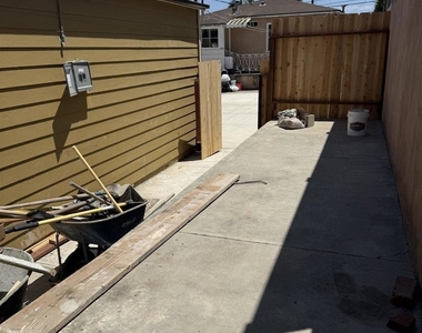 1207 E 8th - Photo Thumbnail 1