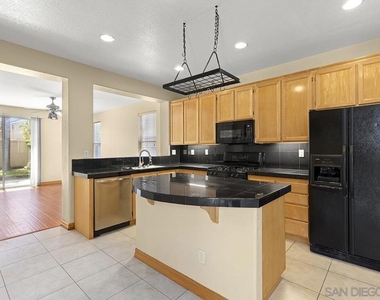553 Golf Glen Dr - Photo Thumbnail 13