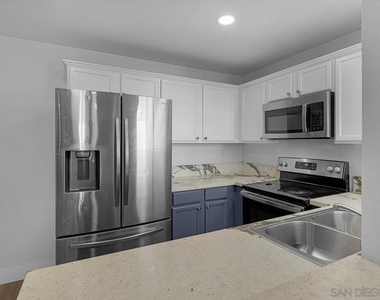 3560 Sunset Lane - Photo Thumbnail 8