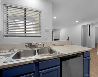 3560 Sunset Lane - Photo Thumbnail 7