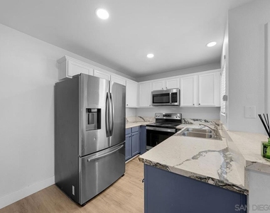3560 Sunset Lane - Photo Thumbnail 4