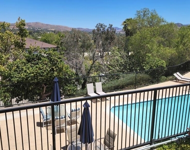 825 Warwick Avenue - Photo Thumbnail 6