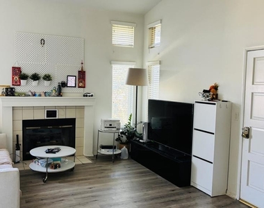 825 Warwick Avenue - Photo Thumbnail 2