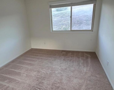 825 Warwick Avenue - Photo Thumbnail 10