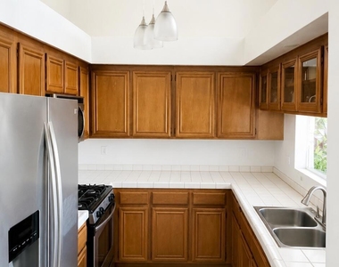 825 Warwick Avenue - Photo Thumbnail 4