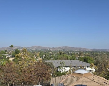 825 Warwick Avenue - Photo Thumbnail 2