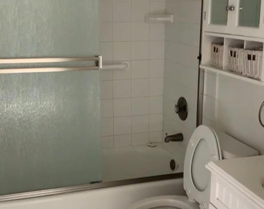 825 Warwick Avenue - Photo Thumbnail 9