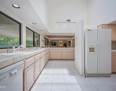 31 Alviso Drive - Photo Thumbnail 8