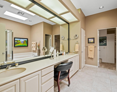 461 Desert Holly Drive - Photo Thumbnail 13