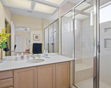 461 Desert Holly Drive - Photo Thumbnail 18