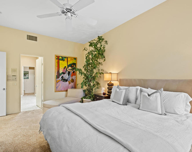 461 Desert Holly Drive - Photo Thumbnail 9